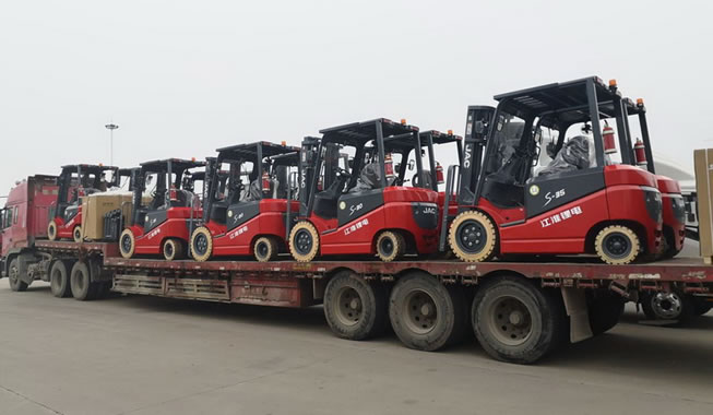 江淮叉车锂电专用车批量交付